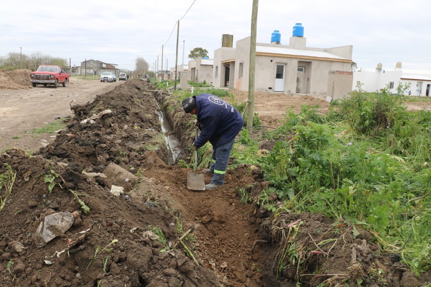 Extienden la red de agua en el barrio El Ceibo