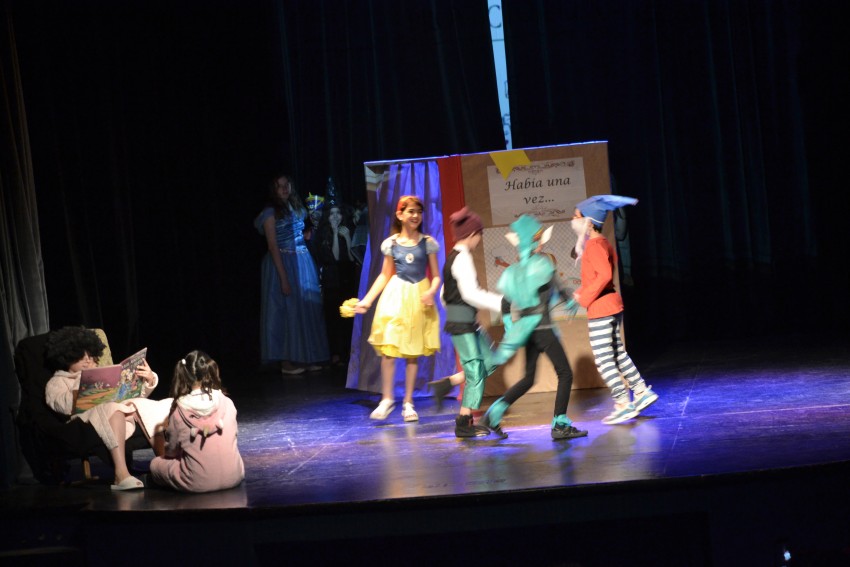 Inici� la muestra anual de arte del Instituto San Jos�