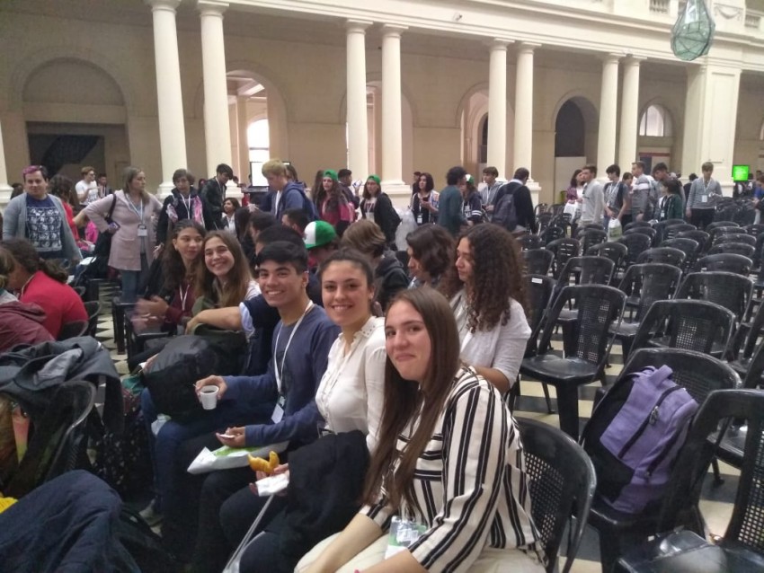 Alumnos madariaguenses ya participan del Parlamento Juvenil del Mercos