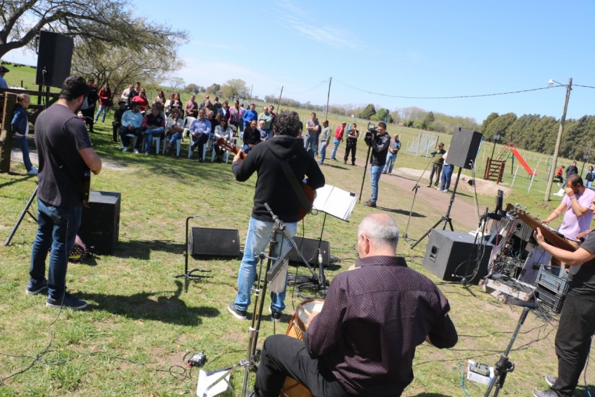 Quedaron inauguradas la nueva plaza y luminarias del Paraje Macedo