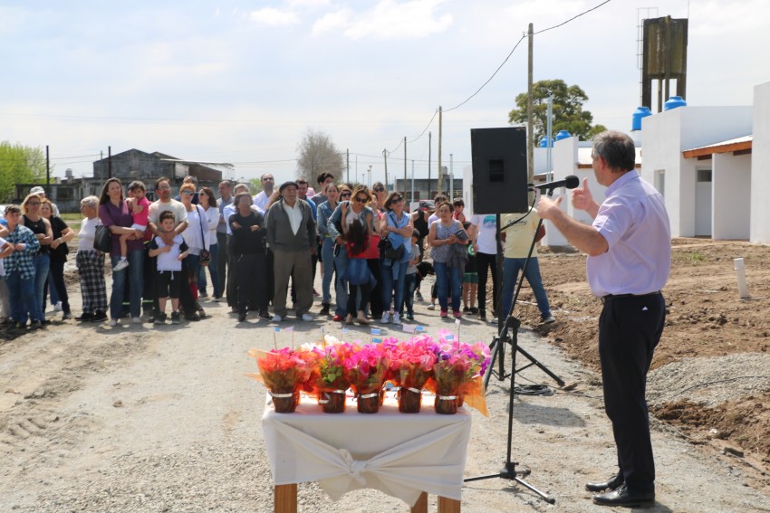 Santoro-entrega de viviendas: 