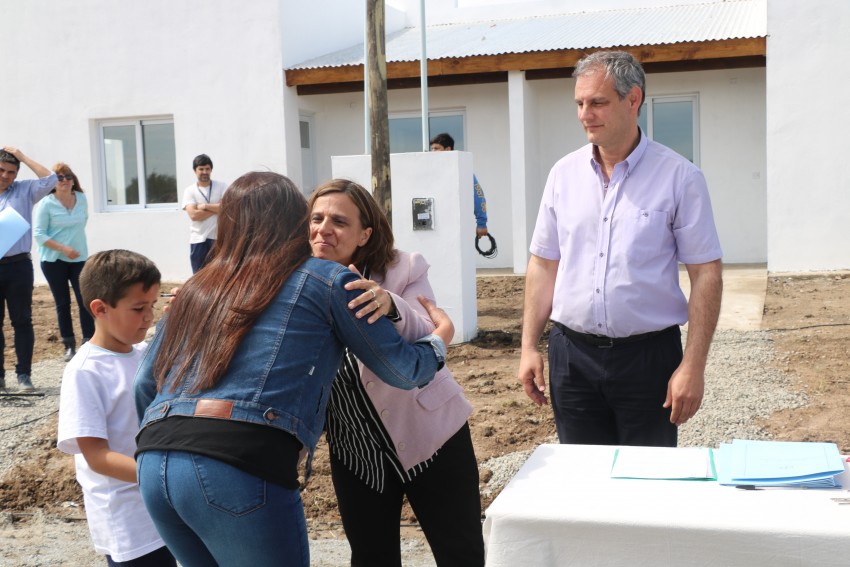 Santoro-entrega de viviendas: 