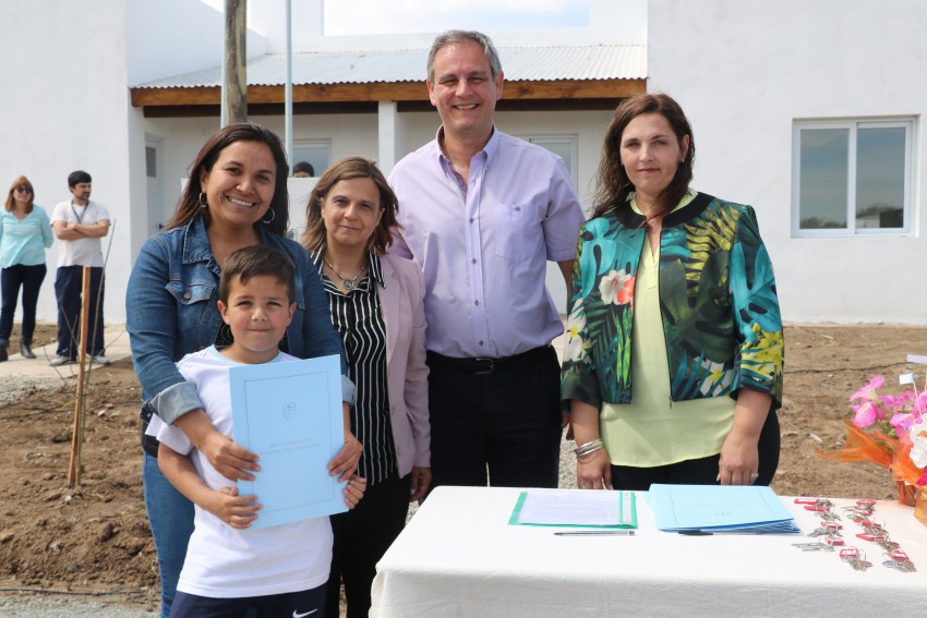 Santoro-entrega de viviendas: 