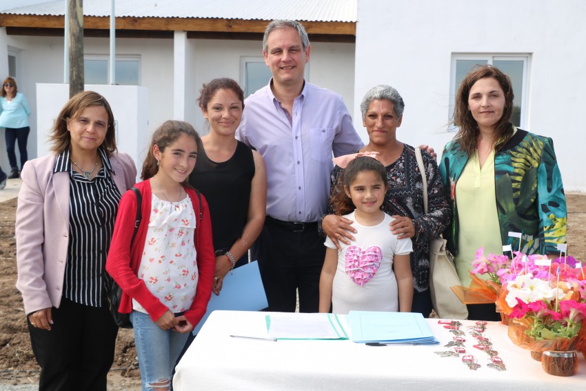 Santoro-entrega de viviendas: 