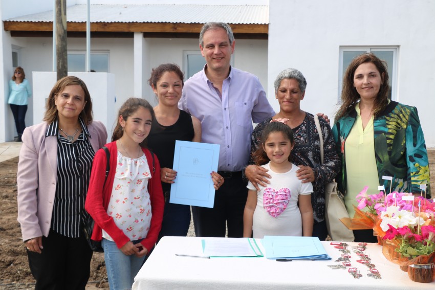 Santoro-entrega de viviendas: 