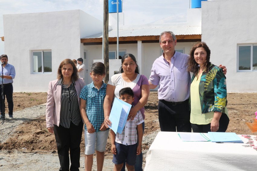 Santoro-entrega de viviendas: 