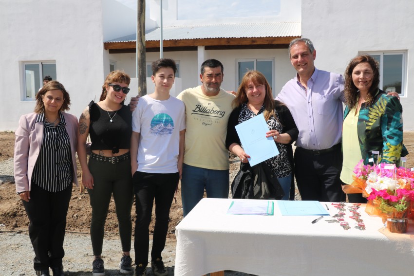 Santoro-entrega de viviendas: 