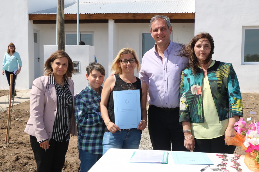 Santoro-entrega de viviendas: 