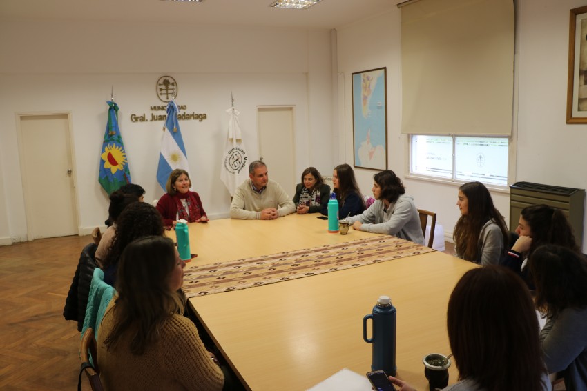Autoridades del Ejecutivo recibieron a los alumnos que participaron de