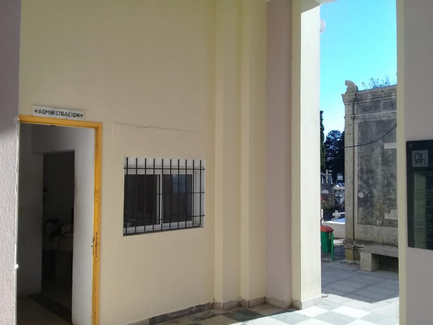 Continúan con las mejoras en el cementerio municipal