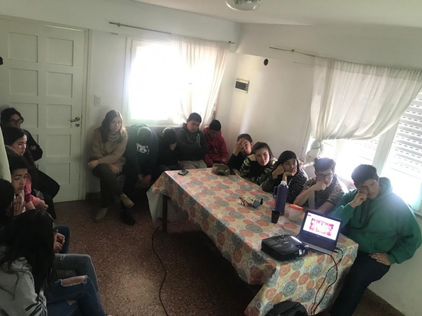 Brindaron una charla sobre salud bucodental en la Casa del Adolescente
