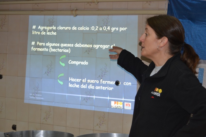 Más de 70 personas participaron del curso de elaboración de quesos y d