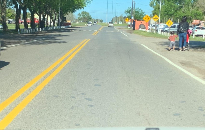 Culminó el trabajo con pintura asfáltica en los accesos a la ciudad