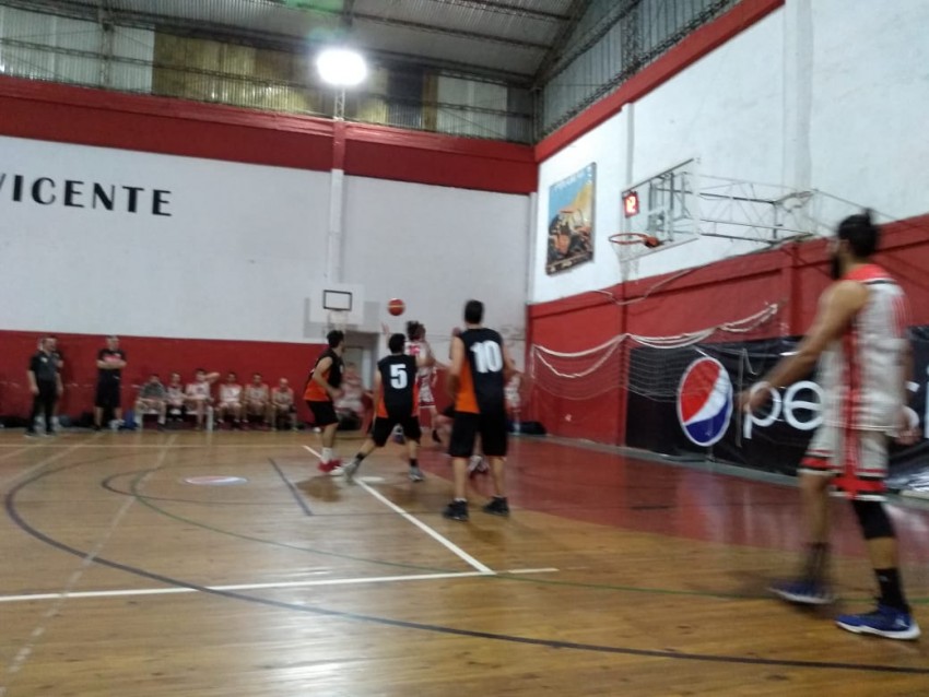 Bsquet: Municipal Madariaga se impuso por  67 a 50 ante San Vicente 