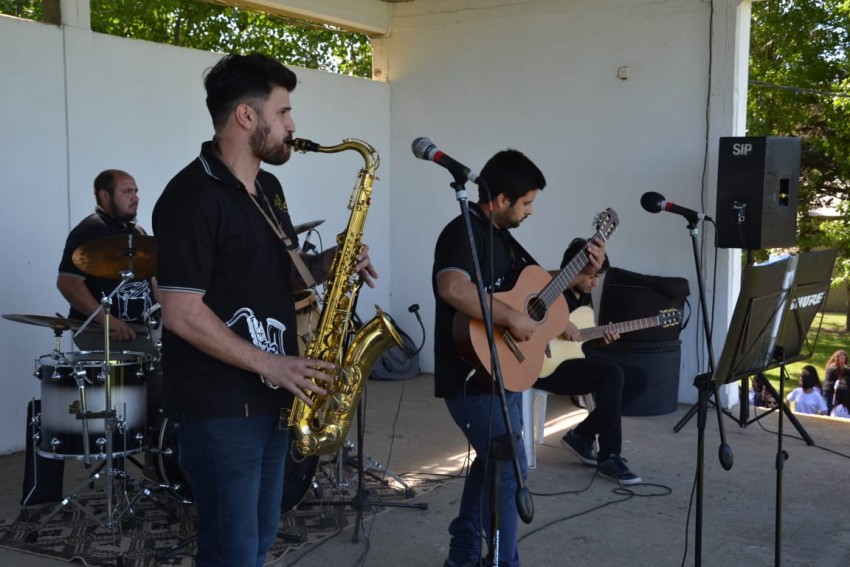 Los festejos por el Da de la Tradicin incluyeron procesin, danzas f