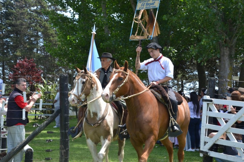 Los festejos por el Da de la Tradicin incluyeron procesin, danzas f