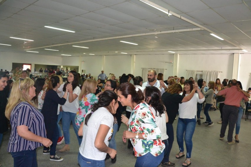 Los municipales festejaron su da con un almuerzo, baile y sorteos