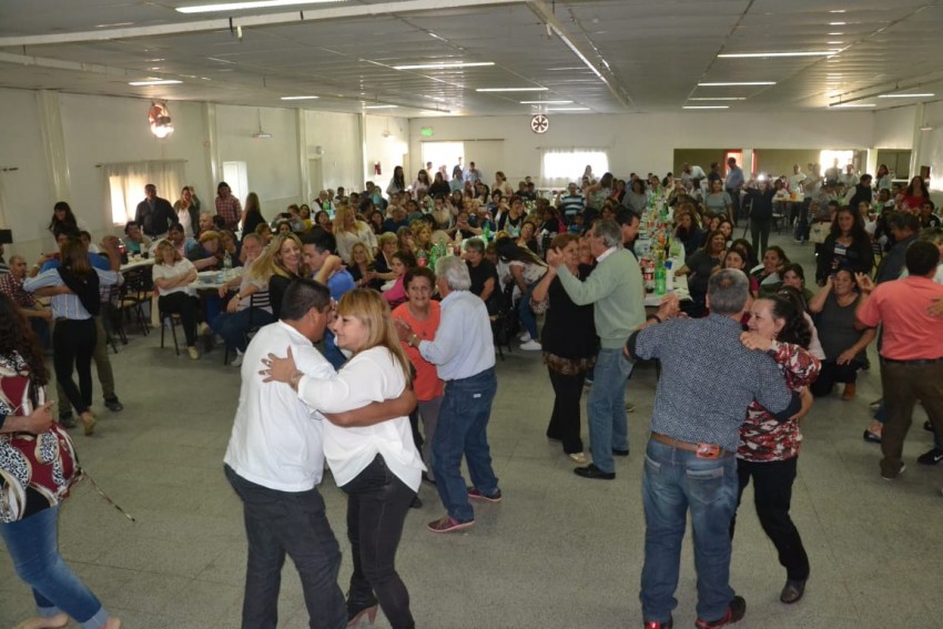 Los municipales festejaron su da con un almuerzo, baile y sorteos
