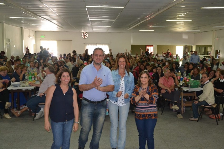 Los municipales festejaron su da con un almuerzo, baile y sorteos
