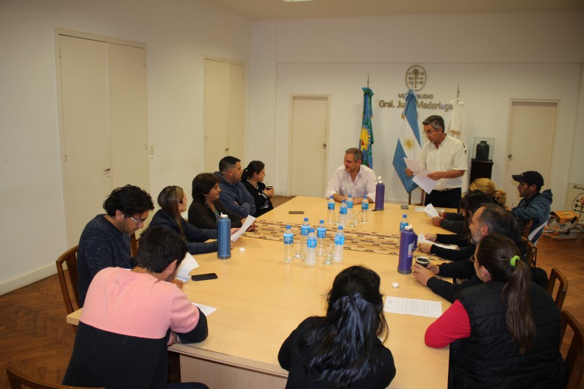 Vecinos recibieron bienes de capital e insumos para sus emprendimiento