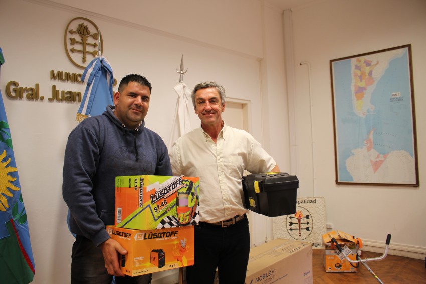 Vecinos recibieron bienes de capital e insumos para sus emprendimiento