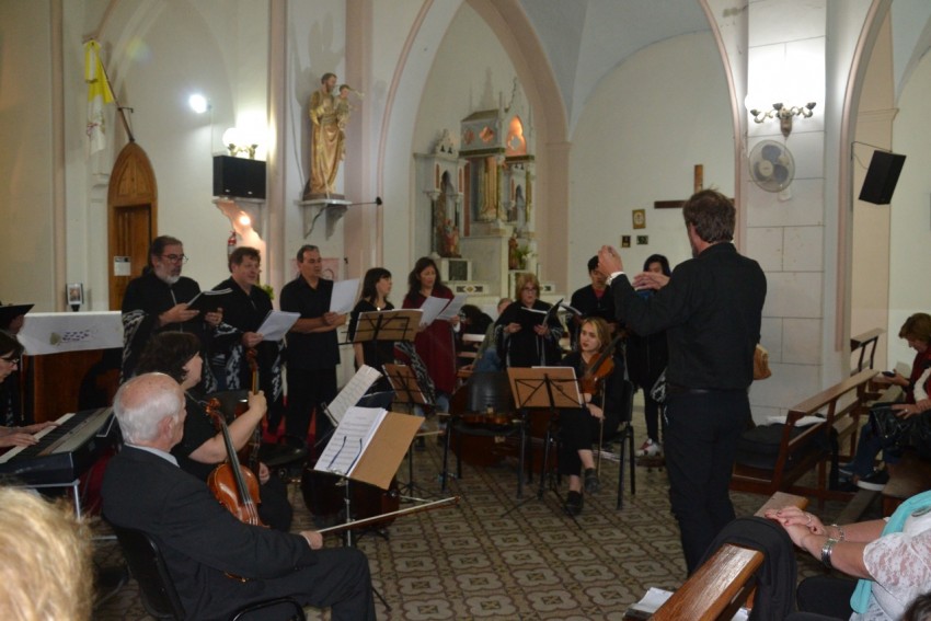 La Iglesia sagrado Corazn fue colmada de msica orquestal, coral y p