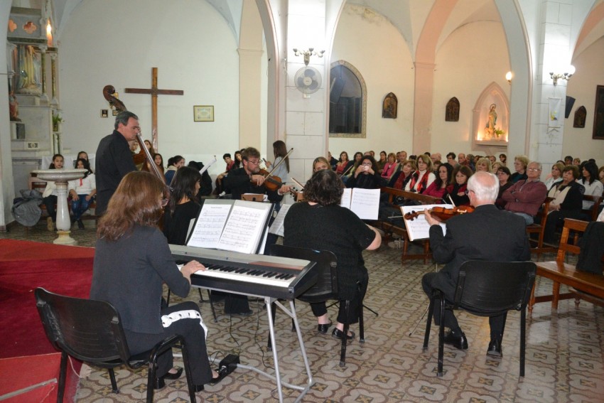 La Iglesia sagrado Corazn fue colmada de msica orquestal, coral y p