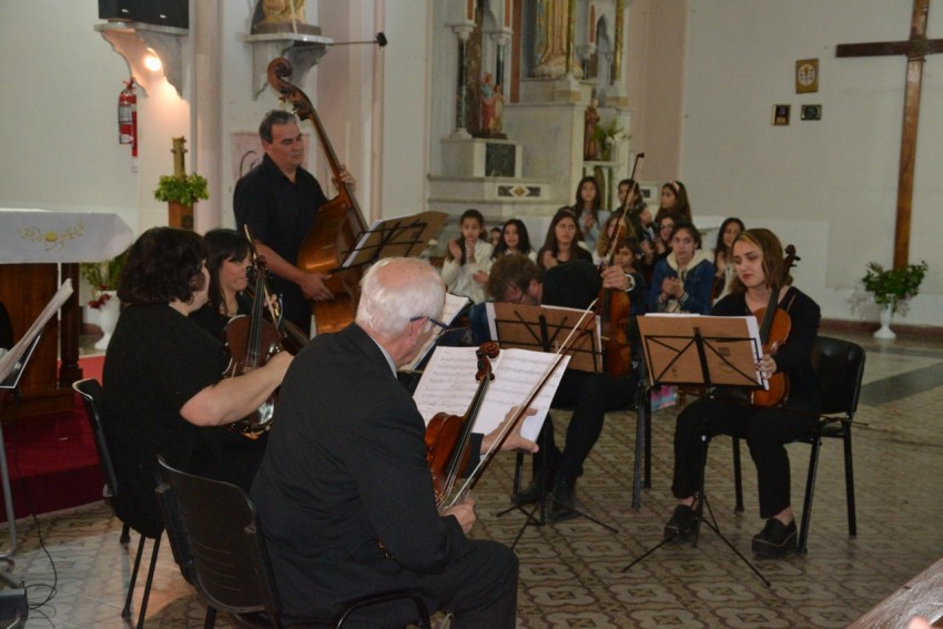 La Iglesia sagrado Corazn fue colmada de msica orquestal, coral y p