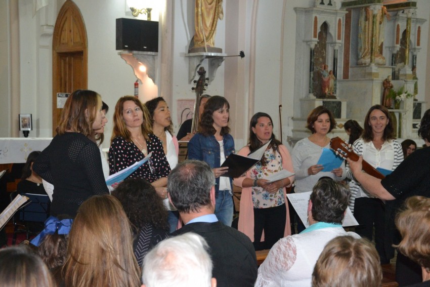 La Iglesia sagrado Corazn fue colmada de msica orquestal, coral y p