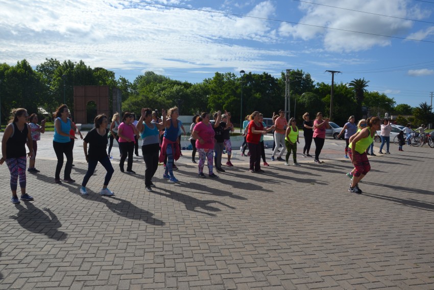 Las clases de Zumba tuvieron su cierre anual en el Paseo del Bicentena