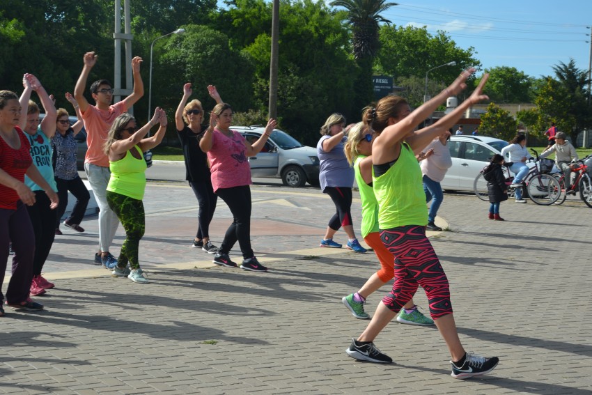 Las clases de Zumba tuvieron su cierre anual en el Paseo del Bicentena
