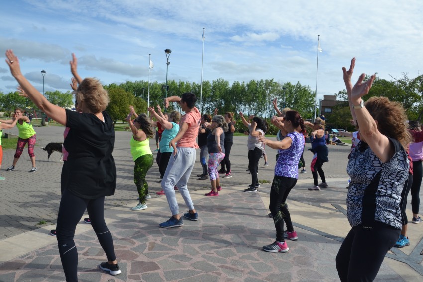 Las clases de Zumba tuvieron su cierre anual en el Paseo del Bicentena
