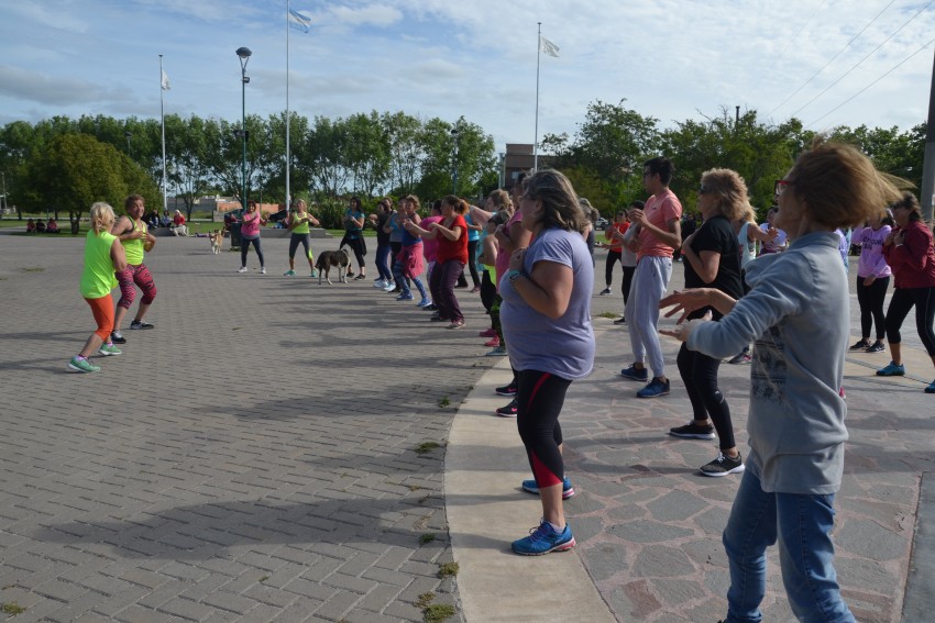 Las clases de Zumba tuvieron su cierre anual en el Paseo del Bicentena