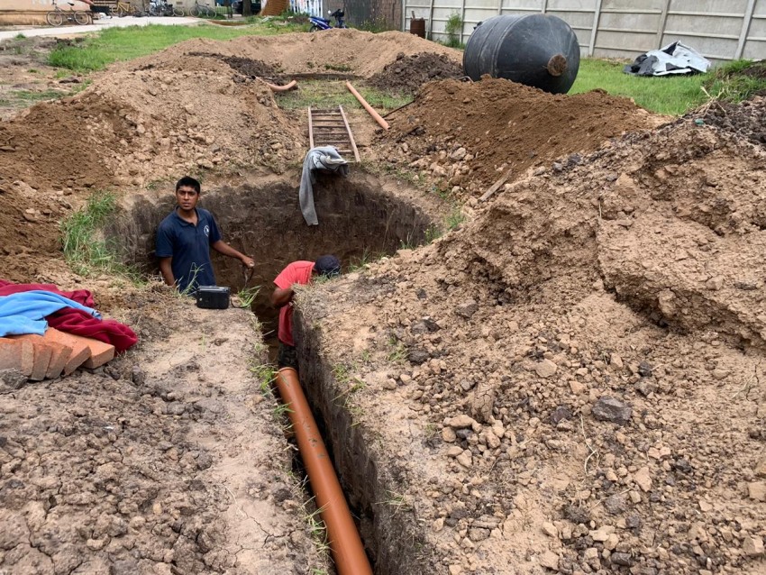 Reparan los desagües cloacales de la Primaria 3 y Secundaria 6