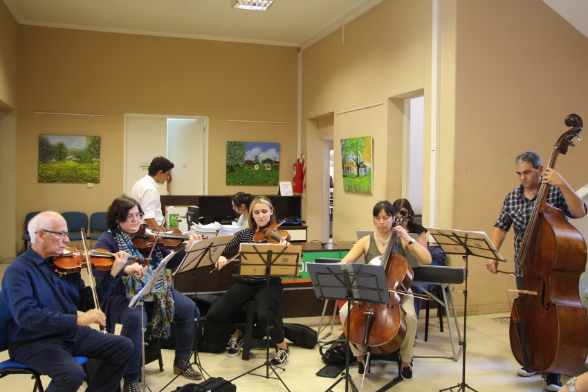 Camerata sorprendi a los vecinos con un espectacular show