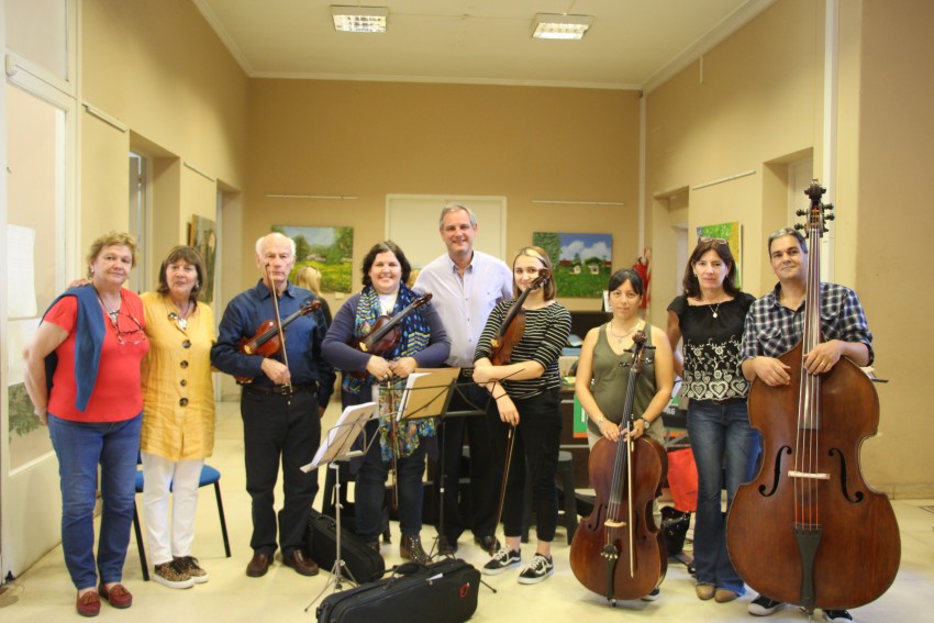 Camerata sorprendi a los vecinos con un espectacular show