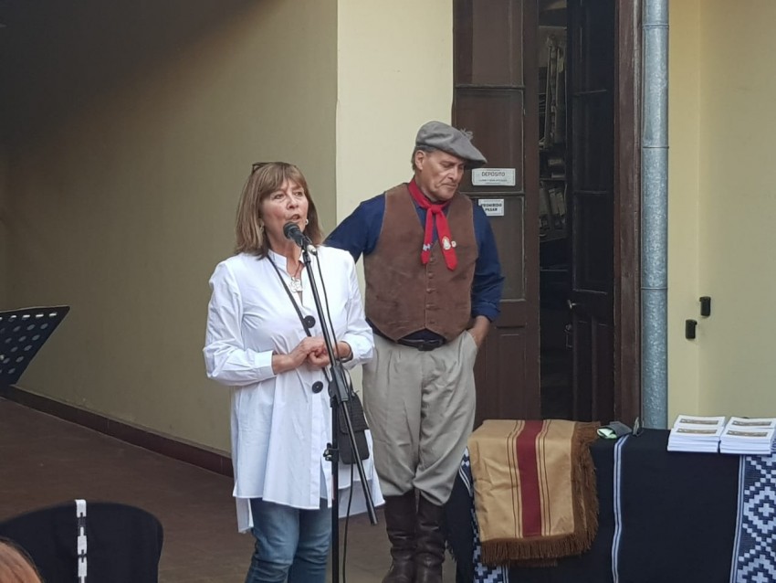 Daniel Caram present su libro rodeado de amigos en el Museo Histrico