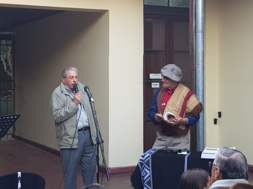 Daniel Caram present su libro rodeado de amigos en el Museo Histrico