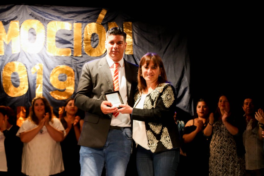 Otorgaron diplomas y reconocimientos a los egresados del Plan Fines