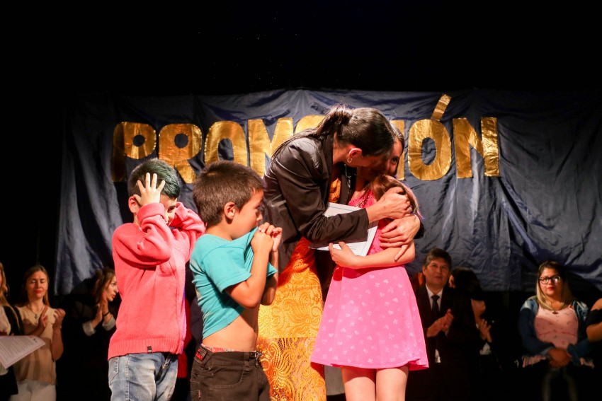 Otorgaron diplomas y reconocimientos a los egresados del Plan Fines