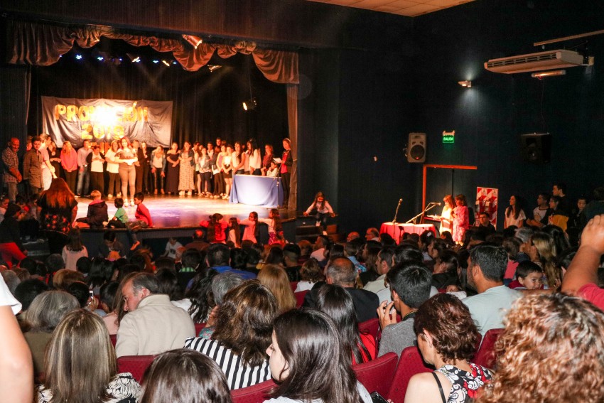 Otorgaron diplomas y reconocimientos a los egresados del Plan Fines