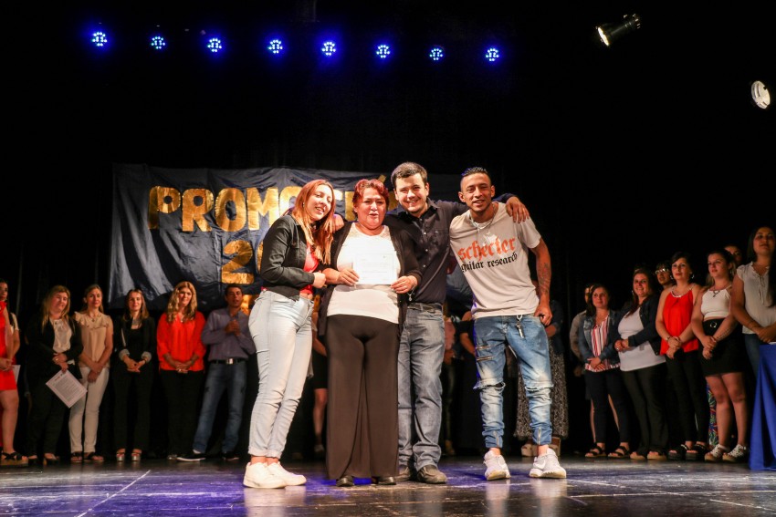 Otorgaron diplomas y reconocimientos a los egresados del Plan Fines