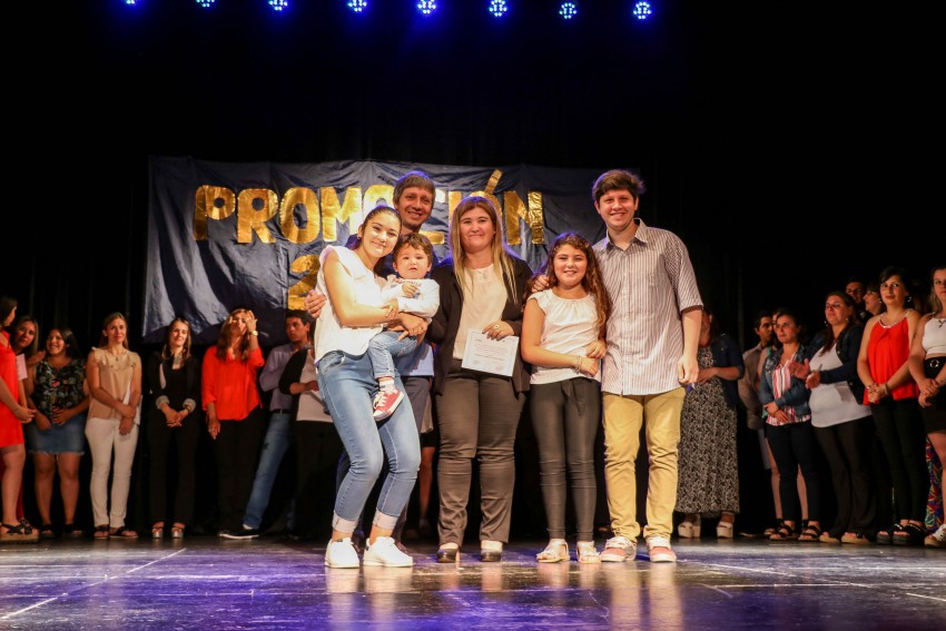 Otorgaron diplomas y reconocimientos a los egresados del Plan Fines