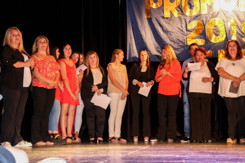 Otorgaron diplomas y reconocimientos a los egresados del Plan Fines