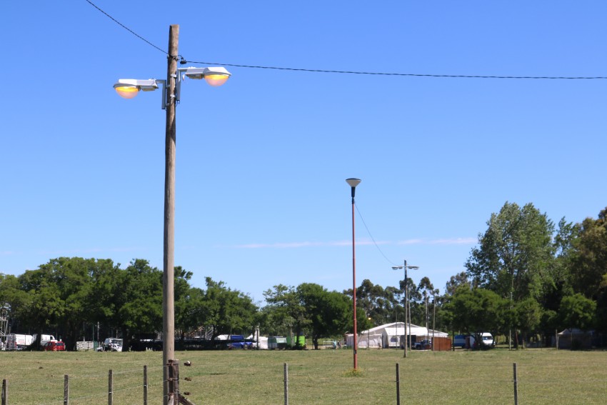 Colocaron nuevas luminarias en el predio de FAE