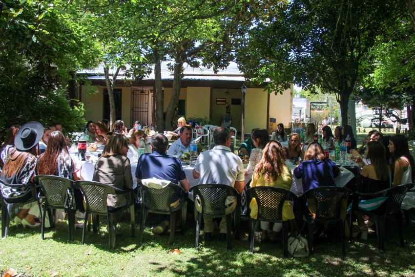 Reinas invitadas recorrieron la ciudad y fueron recibidas por el inten