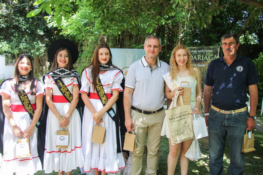 Reinas invitadas recorrieron la ciudad y fueron recibidas por el inten