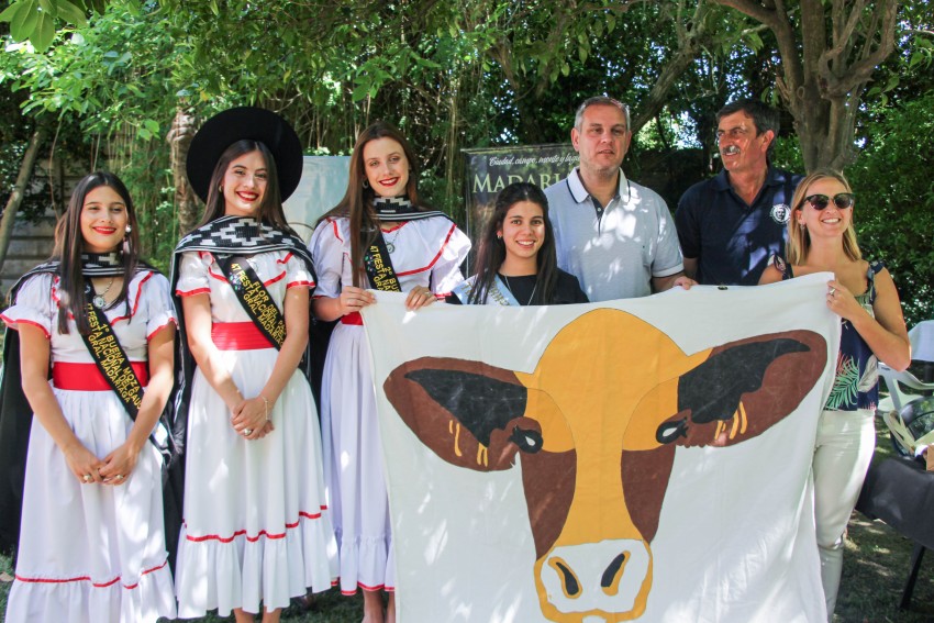 Reinas invitadas recorrieron la ciudad y fueron recibidas por el inten