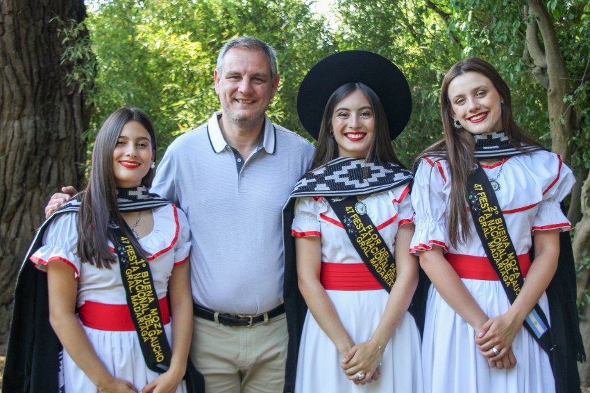 Reinas invitadas recorrieron la ciudad y fueron recibidas por el inten