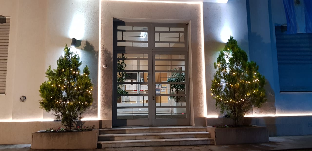 Se encendieron el arbolito y las luces ornamentales con motivo de las 